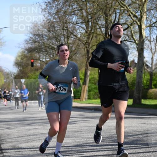 12.04.2026 - 45. Internationalen Wilhelmsburger Insellauf J. Mangold http://msf.ph/oto/9462916 12.04.2026 10:51:00 Ziel 3039, 3550, 4659, 2935, 5823, 2762, 5618, 4756, 2506, 3996, 5608, 2598, 3049, 4263, 5769, 3572, 4503 meine-sportfotos.de