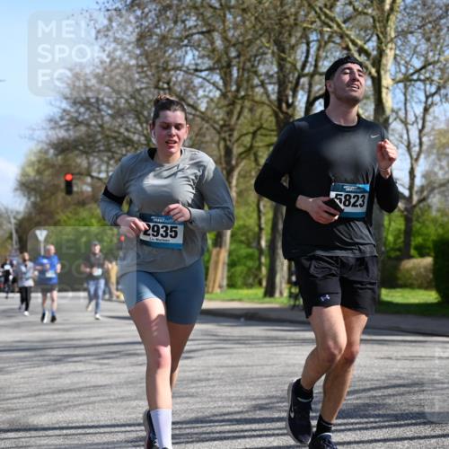 12.04.2026 - 45. Internationalen Wilhelmsburger Insellauf J. Mangold http://msf.ph/oto/9462919 12.04.2026 10:51:00 Ziel 3039, 3550, 4659, 2935, 5823, 2762, 5618, 4756, 2506, 3996, 5608, 2598, 3049, 4263, 5769, 3572, 4503 meine-sportfotos.de