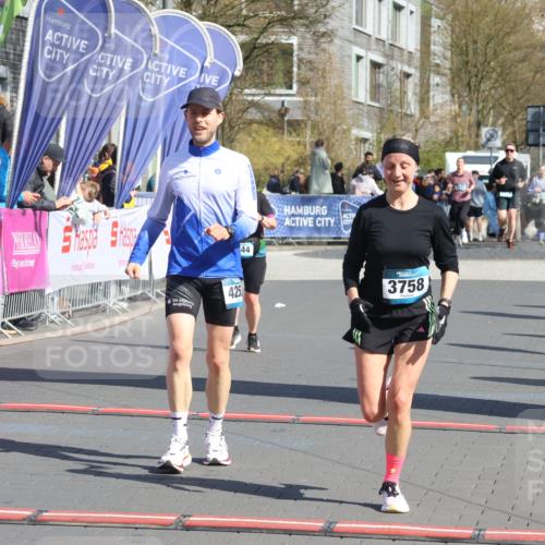 12.04.2026 - 45. Internationalen Wilhelmsburger Insellauf Strokosch-Dieckow http://msf.ph/oto/9462923 12.04.2026 11:11:54 Ziel 3758, 4252, 4744 meine-sportfotos.de