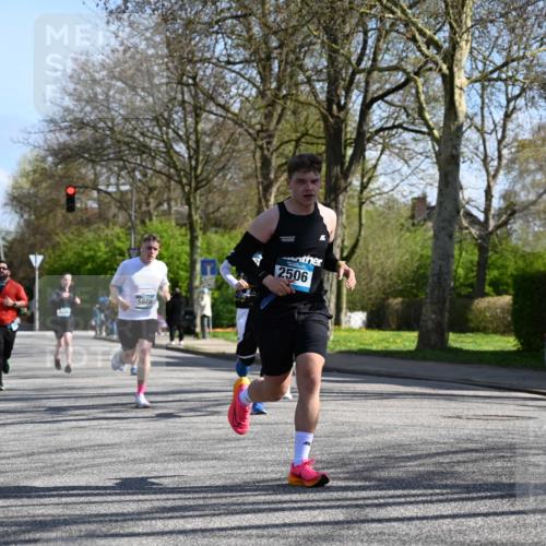 12.04.2026 - 45. Internationalen Wilhelmsburger Insellauf J. Mangold http://msf.ph/oto/9462936 12.04.2026 10:51:12 Ziel 2935, 5823, 2762, 5618, 4756, 2506, 3996, 5608, 2598, 3049, 4263, 5769, 3572, 4503, 3183, 3567, 2729, 5553, 2837, 4541, 2432 meine-sportfotos.de