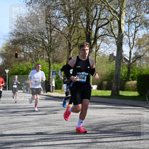 12.04.2026 - 45. Internationalen Wilhelmsburger Insellauf J. Mangold http://msf.ph/oto/9462937 12.04.2026 10:51:12 Ziel 2935, 5823, 2762, 5618, 4756, 2506, 3996, 5608, 2598, 3049, 4263, 5769, 3572, 4503, 3183, 3567, 2729, 5553, 2837, 4541, 2432 meine-sportfotos.de