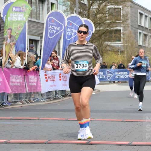 12.04.2026 - 45. Internationalen Wilhelmsburger Insellauf Strokosch-Dieckow http://msf.ph/oto/9462941 12.04.2026 13:17:09 Ziel 3704, 3846 meine-sportfotos.de