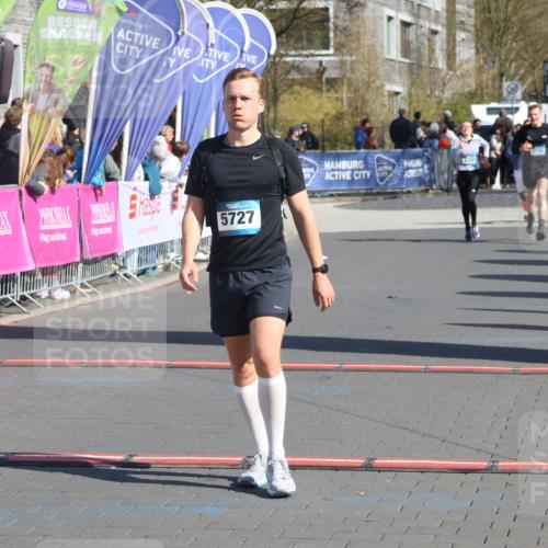 12.04.2026 - 45. Internationalen Wilhelmsburger Insellauf Strokosch-Dieckow http://msf.ph/oto/9462943 12.04.2026 10:53:11 Ziel 5727 meine-sportfotos.de
