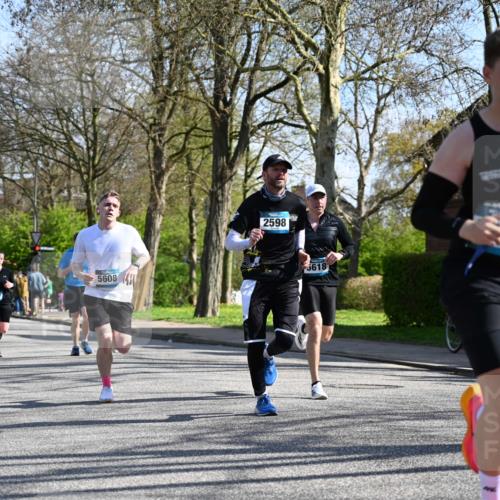 12.04.2026 - 45. Internationalen Wilhelmsburger Insellauf J. Mangold http://msf.ph/oto/9462957 12.04.2026 10:51:13 Ziel 2935, 5823, 2762, 5618, 4756, 2506, 3996, 5608, 2598, 3049, 4263, 5769, 3572, 3572, 4503, 3183, 3567, 2729, 5553, 2837, 4541, 2432 meine-sportfotos.de