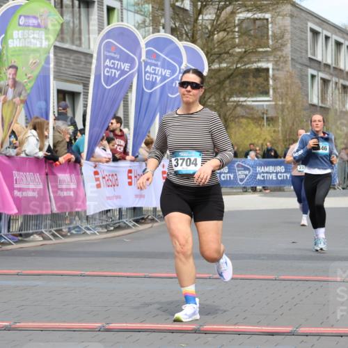 12.04.2026 - 45. Internationalen Wilhelmsburger Insellauf Strokosch-Dieckow http://msf.ph/oto/9462961 12.04.2026 13:17:09 Ziel 3704, 3846 meine-sportfotos.de