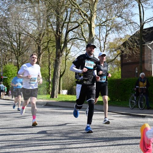 12.04.2026 - 45. Internationalen Wilhelmsburger Insellauf J. Mangold http://msf.ph/oto/9462962 12.04.2026 10:51:13 Ziel 2935, 5823, 2762, 5618, 4756, 2506, 3996, 5608, 2598, 3049, 4263, 5769, 3572, 3572, 4503, 3183, 3567, 2729, 5553, 2837, 4541, 2432 meine-sportfotos.de