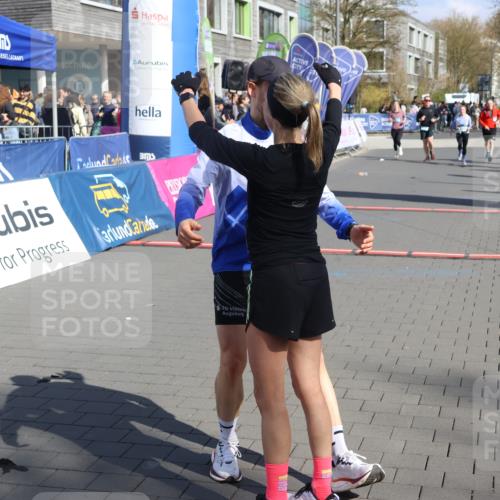 12.04.2026 - 45. Internationalen Wilhelmsburger Insellauf Strokosch-Dieckow http://msf.ph/oto/9462964 12.04.2026 11:12:00 Ziel 4744, 4430, 2644 meine-sportfotos.de