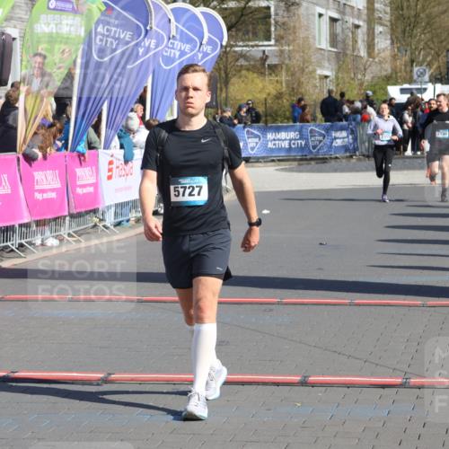 12.04.2026 - 45. Internationalen Wilhelmsburger Insellauf Strokosch-Dieckow http://msf.ph/oto/9462966 12.04.2026 10:53:11 Ziel 5727 meine-sportfotos.de
