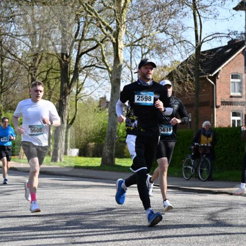 12.04.2026 - 45. Internationalen Wilhelmsburger Insellauf J. Mangold http://msf.ph/oto/9462968 12.04.2026 10:51:14 Ziel 2762, 5618, 4756, 2506, 3996, 5608, 2598, 3049, 4263, 5769, 3572, 4503, 3183, 3567, 2729, 5553, 2837, 4541, 2432 meine-sportfotos.de