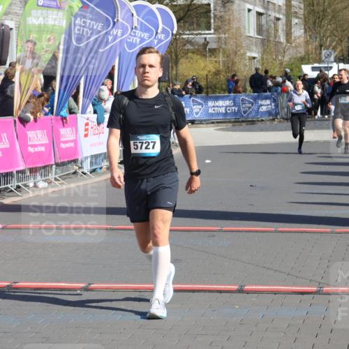 12.04.2026 - 45. Internationalen Wilhelmsburger Insellauf Strokosch-Dieckow http://msf.ph/oto/9462975 12.04.2026 10:53:11 Ziel 5727 meine-sportfotos.de