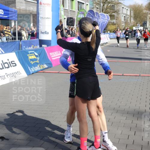 12.04.2026 - 45. Internationalen Wilhelmsburger Insellauf Strokosch-Dieckow http://msf.ph/oto/9462976 12.04.2026 11:12:00 Ziel 4744, 4430, 2644 meine-sportfotos.de