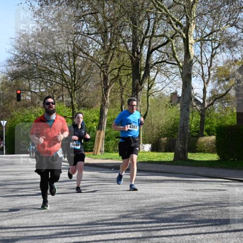12.04.2026 - 45. Internationalen Wilhelmsburger Insellauf J. Mangold http://msf.ph/oto/9462981 12.04.2026 10:51:15 Ziel 2762, 5618, 4756, 2506, 3996, 5608, 2598, 3049, 4263, 5769, 3572, 4503, 3183, 3567, 2729, 5553, 2837, 4541, 2432 meine-sportfotos.de