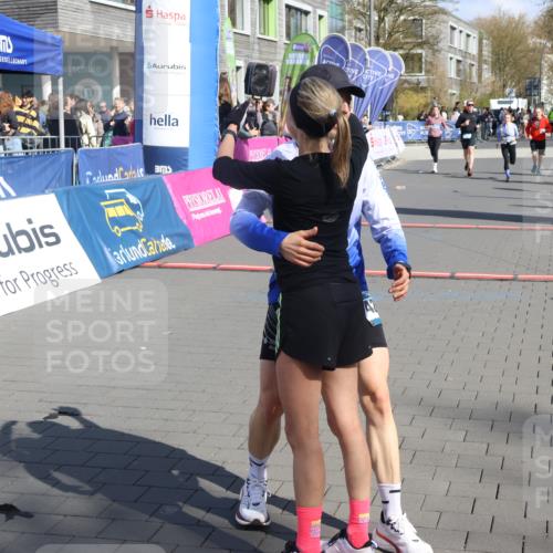 12.04.2026 - 45. Internationalen Wilhelmsburger Insellauf Strokosch-Dieckow http://msf.ph/oto/9462983 12.04.2026 11:12:00 Ziel 4744, 4430, 2644 meine-sportfotos.de