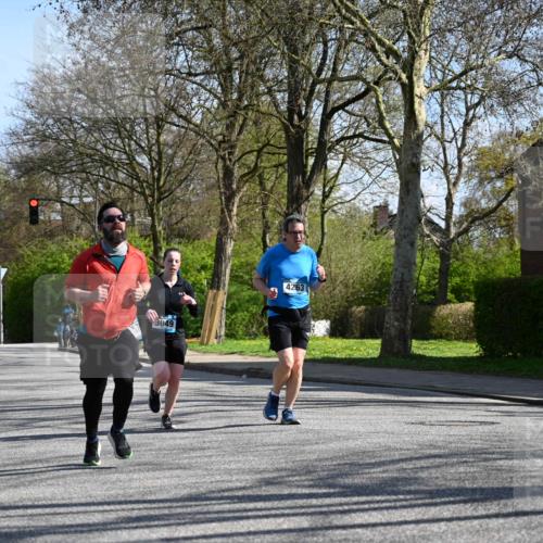 12.04.2026 - 45. Internationalen Wilhelmsburger Insellauf J. Mangold http://msf.ph/oto/9462984 12.04.2026 10:51:16 Ziel 2762, 5618, 4756, 2506, 3996, 5608, 2598, 3049, 4263, 5769, 3572, 4503, 3183, 3567, 2729, 5553, 2837, 4541, 2432 meine-sportfotos.de
