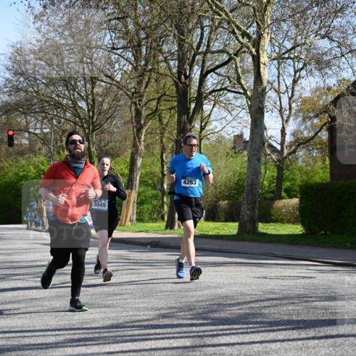 12.04.2026 - 45. Internationalen Wilhelmsburger Insellauf J. Mangold http://msf.ph/oto/9462986 12.04.2026 10:51:16 Ziel 2762, 5618, 4756, 2506, 3996, 5608, 2598, 3049, 4263, 5769, 3572, 4503, 3183, 3567, 2729, 5553, 2837, 4541, 2432 meine-sportfotos.de