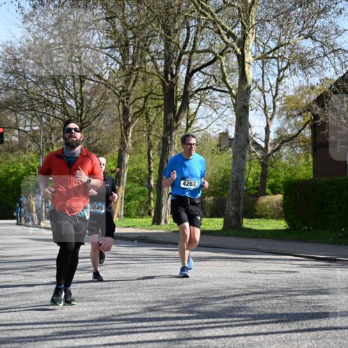 12.04.2026 - 45. Internationalen Wilhelmsburger Insellauf J. Mangold http://msf.ph/oto/9462990 12.04.2026 10:51:16 Ziel 2762, 5618, 4756, 2506, 3996, 5608, 2598, 3049, 4263, 5769, 3572, 4503, 3183, 3567, 2729, 5553, 2837, 4541, 2432 meine-sportfotos.de