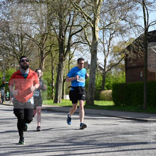 12.04.2026 - 45. Internationalen Wilhelmsburger Insellauf J. Mangold http://msf.ph/oto/9462994 12.04.2026 10:51:16 Ziel 2762, 5618, 4756, 2506, 3996, 5608, 2598, 3049, 4263, 5769, 3572, 4503, 3183, 3567, 2729, 5553, 2837, 4541, 2432 meine-sportfotos.de