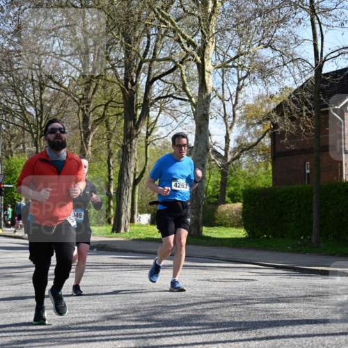 12.04.2026 - 45. Internationalen Wilhelmsburger Insellauf J. Mangold http://msf.ph/oto/9462997 12.04.2026 10:51:16 Ziel 2762, 5618, 4756, 2506, 3996, 5608, 2598, 3049, 4263, 5769, 3572, 4503, 3183, 3567, 2729, 5553, 2837, 4541, 2432 meine-sportfotos.de