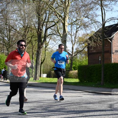 12.04.2026 - 45. Internationalen Wilhelmsburger Insellauf J. Mangold http://msf.ph/oto/9463000 12.04.2026 10:51:16 Ziel 2762, 5618, 4756, 2506, 3996, 5608, 2598, 3049, 4263, 5769, 3572, 4503, 3183, 3567, 2729, 5553, 2837, 4541, 2432 meine-sportfotos.de