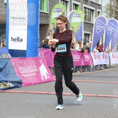 12.04.2026 - 45. Internationalen Wilhelmsburger Insellauf Strokosch-Dieckow http://msf.ph/oto/9463005 12.04.2026 13:17:06 Ziel 5404, 3704 meine-sportfotos.de