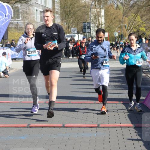 12.04.2026 - 45. Internationalen Wilhelmsburger Insellauf Strokosch-Dieckow http://msf.ph/oto/9463010 12.04.2026 10:53:17 Ziel 2746, 2355, 5491 meine-sportfotos.de