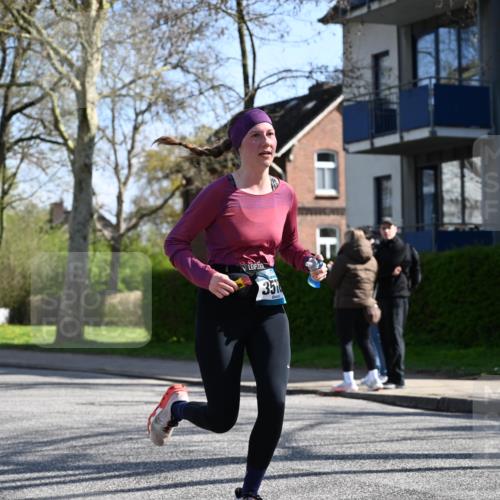 12.04.2026 - 45. Internationalen Wilhelmsburger Insellauf J. Mangold http://msf.ph/oto/9463031 12.04.2026 10:51:24 Ziel 4756, 2506, 3996, 5608, 2598, 3049, 4263, 5769, 3572, 4503, 3183, 3567, 2729, 5553, 2837, 4541, 2432, 4414, 5671, 4596, 4024, 5789 meine-sportfotos.de