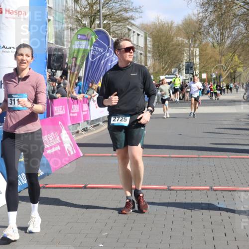 12.04.2026 - 45. Internationalen Wilhelmsburger Insellauf Strokosch-Dieckow http://msf.ph/oto/9463054 12.04.2026 11:12:08 Ziel 4430, 2644, 3112, 2725, 2770 meine-sportfotos.de