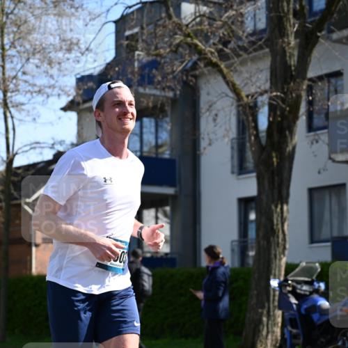 12.04.2026 - 45. Internationalen Wilhelmsburger Insellauf J. Mangold http://msf.ph/oto/9463062 12.04.2026 10:51:30 Ziel 3049, 4263, 5769, 3572, 4503, 3183, 3183, 3567, 2729, 5553, 2837, 4541, 2432, 4414, 5671, 4596, 4024, 5789, 3151, 3674, 3184 meine-sportfotos.de