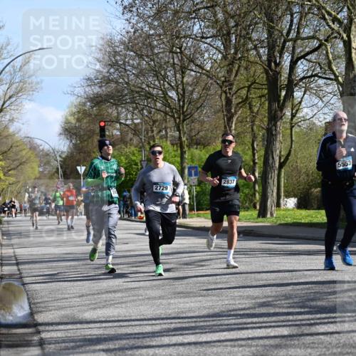 12.04.2026 - 45. Internationalen Wilhelmsburger Insellauf J. Mangold http://msf.ph/oto/9463080 12.04.2026 10:51:44 Ziel 3183, 3567, 2729, 5553, 2837, 4541, 2432, 4414, 5671, 5671, 4596, 4024, 5789, 3151, 3674, 3184, 3366, 3923, 3923, 3887, 3102, 3852, 2239, 2256, 2255, 5501, 5574, 4710 meine-sportfotos.de