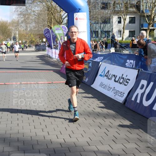 12.04.2026 - 45. Internationalen Wilhelmsburger Insellauf Strokosch-Dieckow http://msf.ph/oto/9463084 12.04.2026 11:12:09 Ziel 3112, 2725, 2770, 3029, 3028 meine-sportfotos.de