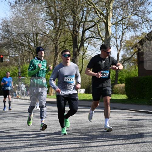 12.04.2026 - 45. Internationalen Wilhelmsburger Insellauf J. Mangold http://msf.ph/oto/9463103 12.04.2026 10:51:45 Ziel 3183, 3567, 2729, 5553, 2837, 4541, 2432, 4414, 5671, 4596, 4024, 5789, 3151, 3674, 3184, 3366, 3923, 3887, 3102, 3887, 3102, 3852, 2239, 2256, 2255, 5501, 5574, 4710 meine-sportfotos.de