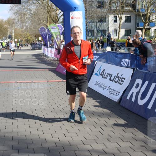 12.04.2026 - 45. Internationalen Wilhelmsburger Insellauf Strokosch-Dieckow http://msf.ph/oto/9463113 12.04.2026 11:12:10 Ziel 3112, 2725, 2770, 3029, 3028 meine-sportfotos.de