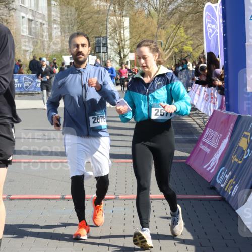 12.04.2026 - 45. Internationalen Wilhelmsburger Insellauf Strokosch-Dieckow http://msf.ph/oto/9463120 12.04.2026 10:53:18 Ziel 2746, 2355, 5491, 3576 meine-sportfotos.de