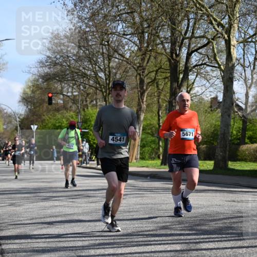 12.04.2026 - 45. Internationalen Wilhelmsburger Insellauf J. Mangold http://msf.ph/oto/9463159 12.04.2026 10:51:53 Ziel 3183, 3567, 2729, 5553, 2837, 4541, 2432, 4414, 5671, 4596, 4024, 5789, 3151, 3674, 3184, 3184, 3366, 3923, 3887, 3102, 3852, 2239, 2256, 2255, 2256, 2255, 5501, 5574, 4710, 4689, 4836 meine-sportfotos.de