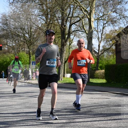 12.04.2026 - 45. Internationalen Wilhelmsburger Insellauf J. Mangold http://msf.ph/oto/9463166 12.04.2026 10:51:54 Ziel 3183, 3567, 2729, 5553, 2837, 4541, 2432, 4414, 5671, 4596, 4024, 5789, 3151, 3674, 3184, 3366, 3923, 3887, 3102, 3852, 2239, 2256, 2255, 5501, 5574, 5501, 5574, 4710, 4689, 4836, 3291 meine-sportfotos.de