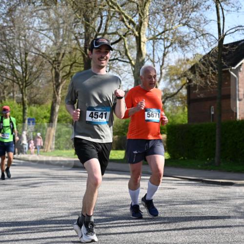 12.04.2026 - 45. Internationalen Wilhelmsburger Insellauf J. Mangold http://msf.ph/oto/9463173 12.04.2026 10:51:54 Ziel 3183, 3567, 2729, 5553, 2837, 4541, 2432, 4414, 5671, 4596, 4024, 5789, 3151, 3674, 3184, 3366, 3923, 3887, 3102, 3852, 2239, 2256, 2255, 5501, 5574, 5501, 5574, 4710, 4689, 4836, 3291 meine-sportfotos.de