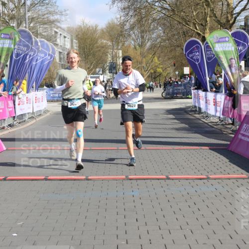 12.04.2026 - 45. Internationalen Wilhelmsburger Insellauf Strokosch-Dieckow http://msf.ph/oto/9463176 12.04.2026 11:12:13 Ziel 3029, 3028, 3751 meine-sportfotos.de
