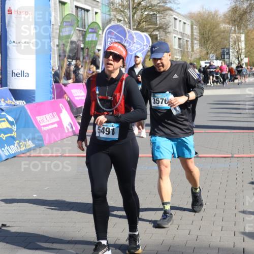 12.04.2026 - 45. Internationalen Wilhelmsburger Insellauf Strokosch-Dieckow http://msf.ph/oto/9463188 12.04.2026 10:53:25 Ziel 5491, 3576, 4457, 2978, 2004 meine-sportfotos.de