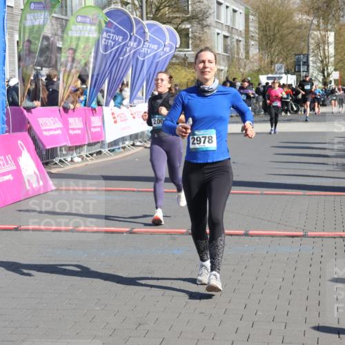 12.04.2026 - 45. Internationalen Wilhelmsburger Insellauf Strokosch-Dieckow http://msf.ph/oto/9463196 12.04.2026 10:53:28 Ziel 4457, 2978, 2004 meine-sportfotos.de