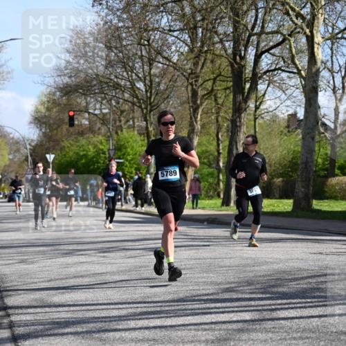 12.04.2026 - 45. Internationalen Wilhelmsburger Insellauf J. Mangold http://msf.ph/oto/9463202 12.04.2026 10:52:00 Ziel 4541, 2432, 4414, 5671, 4596, 4024, 5789, 3151, 3674, 3184, 3366, 3923, 3887, 3102, 3852, 2239, 2256, 2255, 5501, 5574, 4710, 4689, 4836, 3291, 5284, 3577, 2625 meine-sportfotos.de