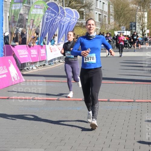 12.04.2026 - 45. Internationalen Wilhelmsburger Insellauf Strokosch-Dieckow http://msf.ph/oto/9463206 12.04.2026 10:53:28 Ziel 4457, 2978, 2004 meine-sportfotos.de