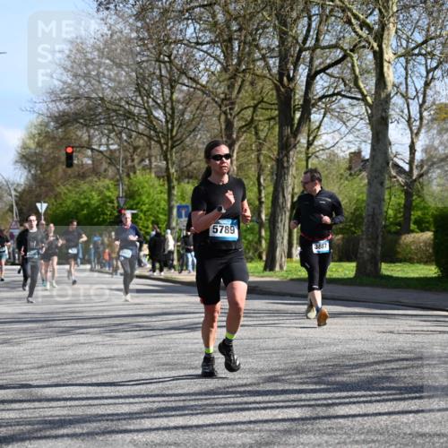 12.04.2026 - 45. Internationalen Wilhelmsburger Insellauf J. Mangold http://msf.ph/oto/9463207 12.04.2026 10:52:00 Ziel 4541, 2432, 4414, 5671, 4596, 4024, 5789, 3151, 3674, 3184, 3366, 3923, 3887, 3102, 3852, 2239, 2256, 2255, 5501, 5574, 4710, 4689, 4836, 3291, 5284, 3577, 2625 meine-sportfotos.de
