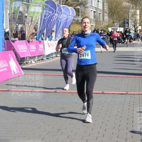 12.04.2026 - 45. Internationalen Wilhelmsburger Insellauf Strokosch-Dieckow http://msf.ph/oto/9463218 12.04.2026 10:53:28 Ziel 4457, 2978, 2004 meine-sportfotos.de
