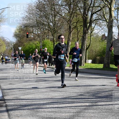 12.04.2026 - 45. Internationalen Wilhelmsburger Insellauf J. Mangold http://msf.ph/oto/9463224 12.04.2026 10:52:03 Ziel 4414, 5671, 4596, 4024, 5789, 3151, 3674, 3184, 3366, 3923, 3887, 3102, 3852, 2239, 2256, 2255, 5501, 5574, 4710, 4689, 4836, 3291, 5284, 3577, 2625, 4008, 3237 meine-sportfotos.de
