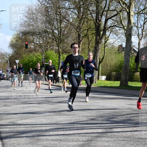 12.04.2026 - 45. Internationalen Wilhelmsburger Insellauf J. Mangold http://msf.ph/oto/9463227 12.04.2026 10:52:03 Ziel 4414, 5671, 4596, 4024, 5789, 3151, 3674, 3184, 3366, 3923, 3887, 3102, 3852, 2239, 2256, 2255, 5501, 5574, 4710, 4689, 4836, 3291, 5284, 3577, 2625, 4008, 3237 meine-sportfotos.de