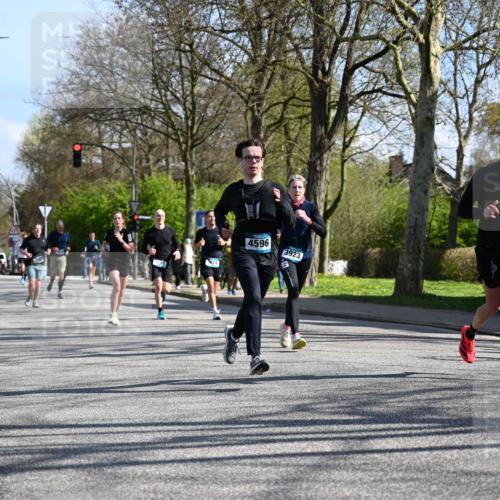 12.04.2026 - 45. Internationalen Wilhelmsburger Insellauf J. Mangold http://msf.ph/oto/9463230 12.04.2026 10:52:03 Ziel 4414, 5671, 4596, 4024, 5789, 3151, 3674, 3184, 3366, 3923, 3887, 3102, 3852, 2239, 2256, 2255, 5501, 5574, 4710, 4689, 4836, 3291, 5284, 3577, 2625, 4008, 3237 meine-sportfotos.de