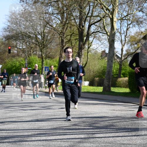 12.04.2026 - 45. Internationalen Wilhelmsburger Insellauf J. Mangold http://msf.ph/oto/9463232 12.04.2026 10:52:04 Ziel 4414, 5671, 4596, 4024, 5789, 3151, 3674, 3184, 3366, 3923, 3887, 3102, 3852, 2239, 3852, 2239, 2256, 2255, 5501, 5574, 4710, 4689, 4836, 3291, 5284, 3577, 2625, 4008, 3237, 5727 meine-sportfotos.de