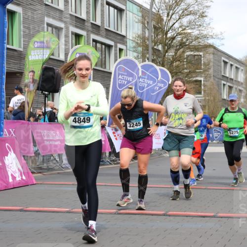 12.04.2026 - 45. Internationalen Wilhelmsburger Insellauf Strokosch-Dieckow http://msf.ph/oto/9463255 12.04.2026 13:16:53 Ziel 3245, 4849, 3195, 5275, 5269, 4820, 4926 meine-sportfotos.de