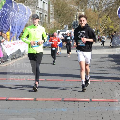 12.04.2026 - 45. Internationalen Wilhelmsburger Insellauf Strokosch-Dieckow http://msf.ph/oto/9463303 12.04.2026 11:12:29 Ziel 2817, 2916 meine-sportfotos.de