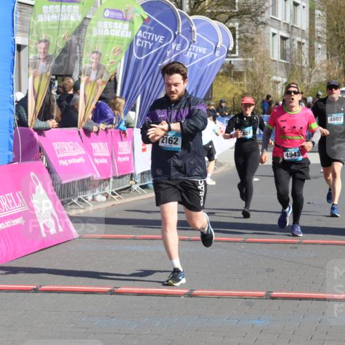12.04.2026 - 45. Internationalen Wilhelmsburger Insellauf Strokosch-Dieckow http://msf.ph/oto/9463306 12.04.2026 10:53:35 Ziel 2162, 4943, 4801, 4802 meine-sportfotos.de